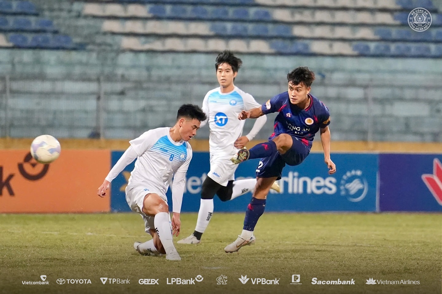 CLB Cong an Ha Noi gianh chien thang dam 6-1 truoc Nam dinh