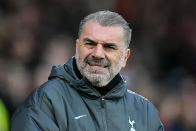 HLV Ange Postecoglou dang gap ap luc rat lon.