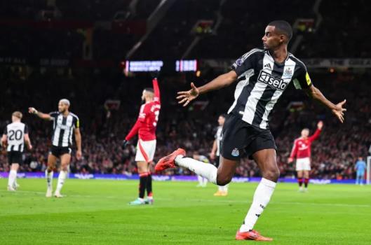 Alexander Isak len tieng ve muc gia 150 trieu bang ma Newcastle dua ra