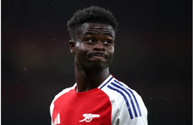 Bukayo Saka that vong khi Arsenal ve nhi 2 mua giai lien tiep o EPL