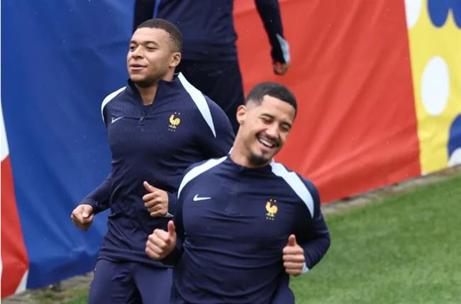 Kylian Mbappe va William Saliba la dong doi o tuyen Phap.